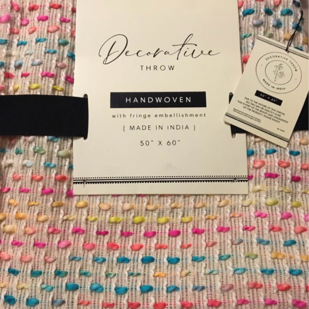 Woven throw blanket